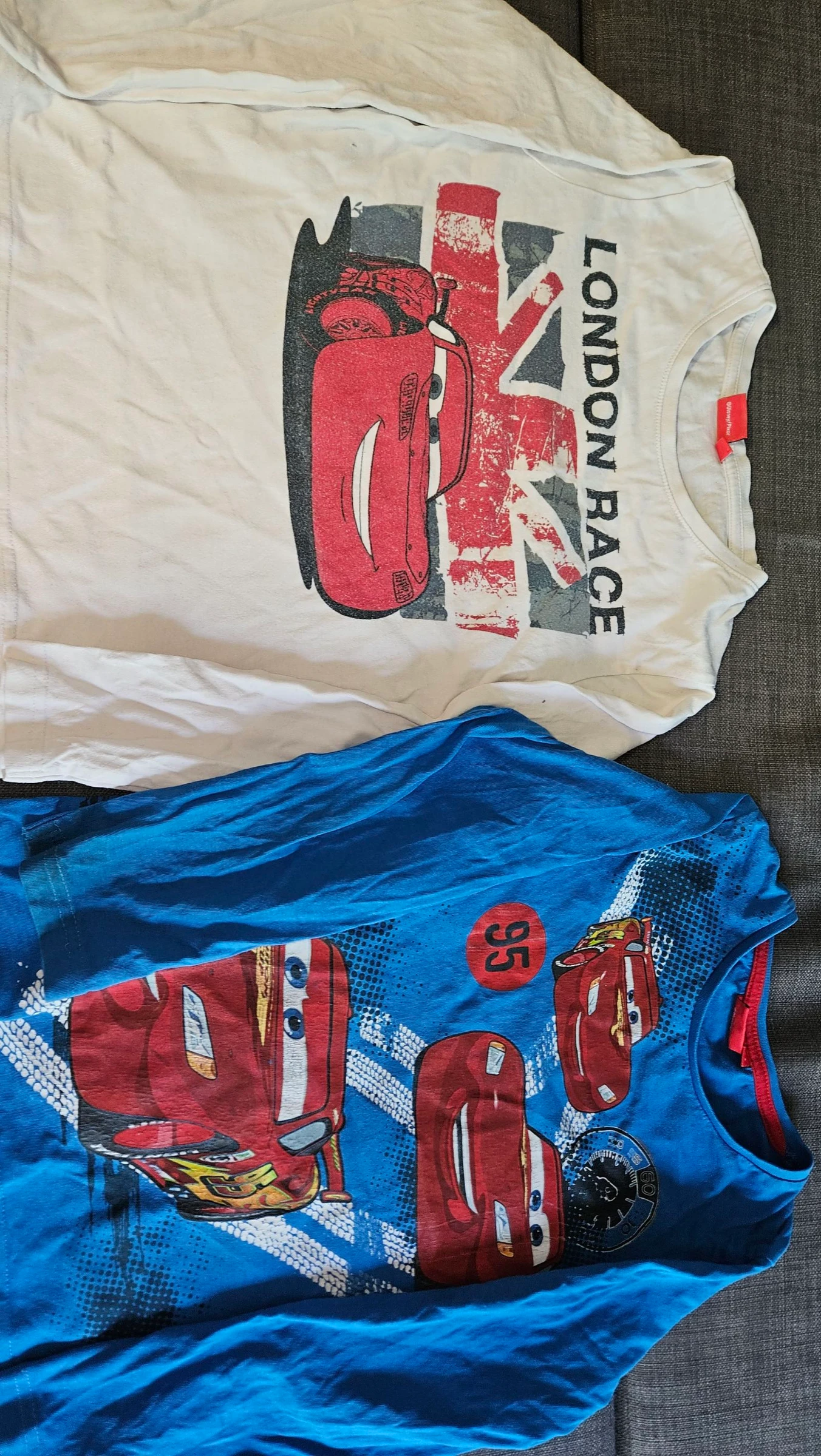 Lote de camiseta de coches de 8 años en buen estado – photo 2